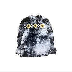 Tie Dye Checkered Print
Sunflower Graphic Tee